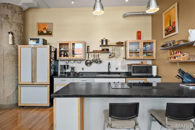 $192,900 | 1627 Locust Street, Unit 402, St. Louis, MO 63103