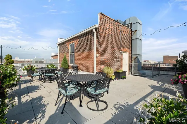 $192,900 | 1627 Locust Street, Unit 402, St. Louis, MO 63103