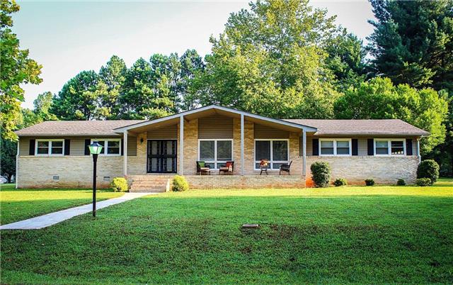 271 Wood Bluff Road Winchester, TN 37398 - Photo 1 of 20 Welcome to 271 Wood Bluff Drive!