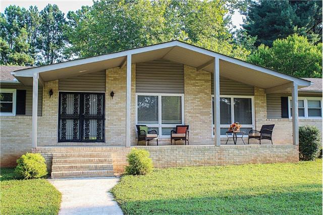 271 Wood Bluff Road Winchester, TN 37398 - Photo 2 of 20 Great Front Porch!