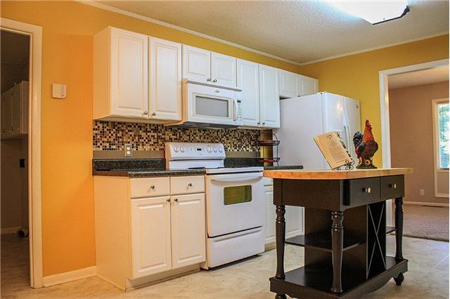 271 Wood Bluff Road Winchester, TN 37398 - Photo 13 of 20 Kitchen With all the appliances!