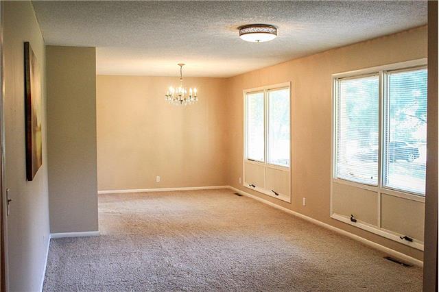 271 Wood Bluff Road Winchester, TN 37398 - Photo 8 of 20 Living Room and Dining Room Combination