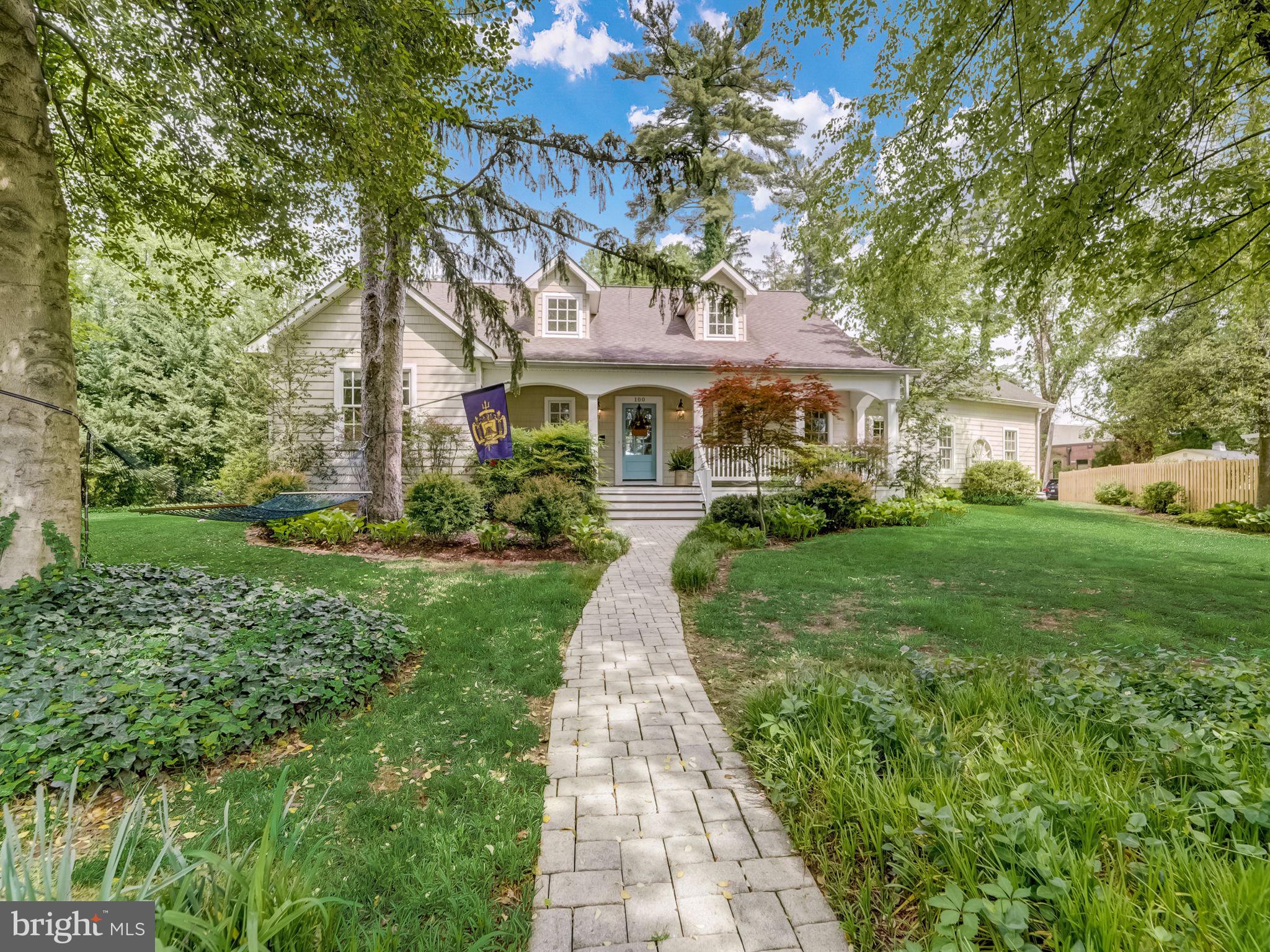 So Private, yet so Close & Walkable to Everything!