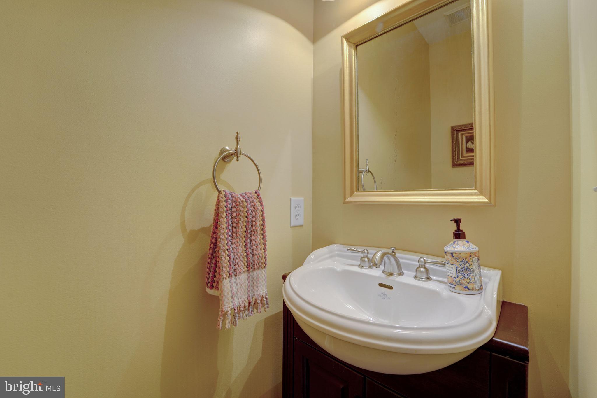 100 Evergreen Road Severna Park, MD 21146 - Photo 27 of 77 Main Level Powder Room