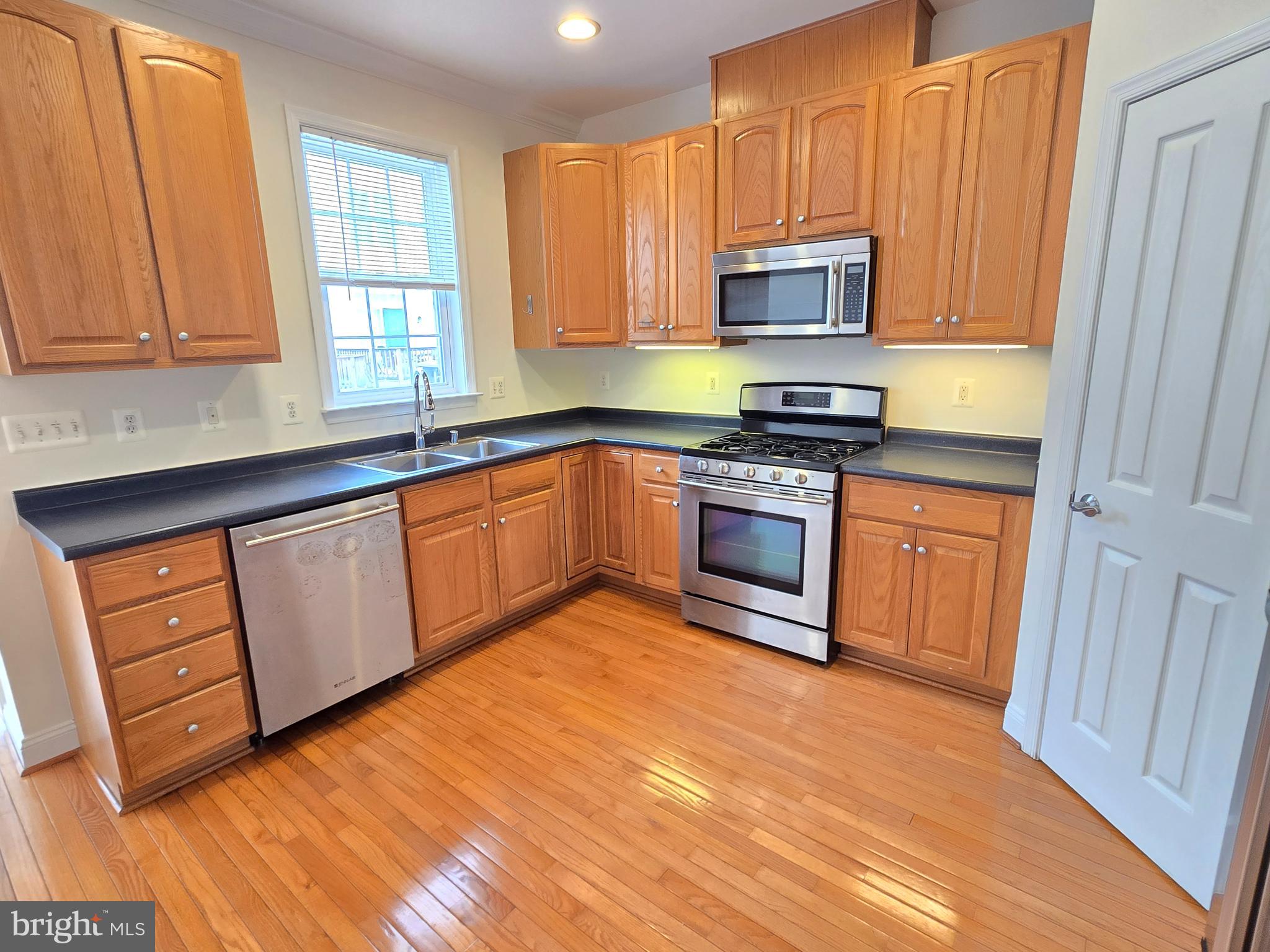876 Ryan Street Baltimore, MD 21230 - Photo 4 of 50