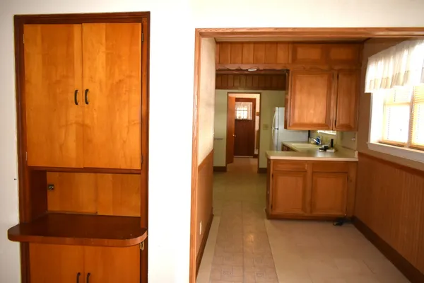 a en suite bathroom with a sink and a mirror