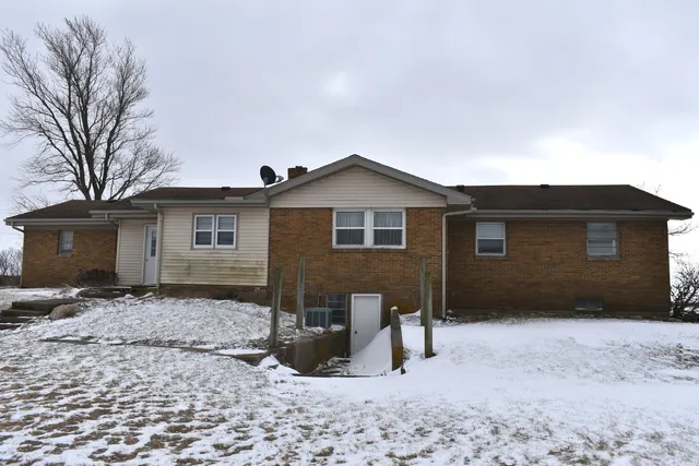 a view of a small yard