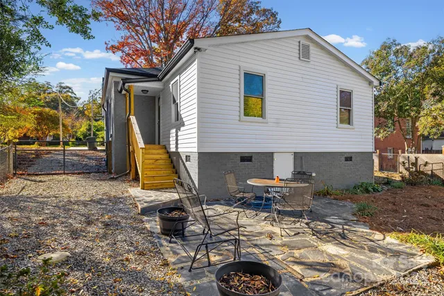 a view of house with backyard