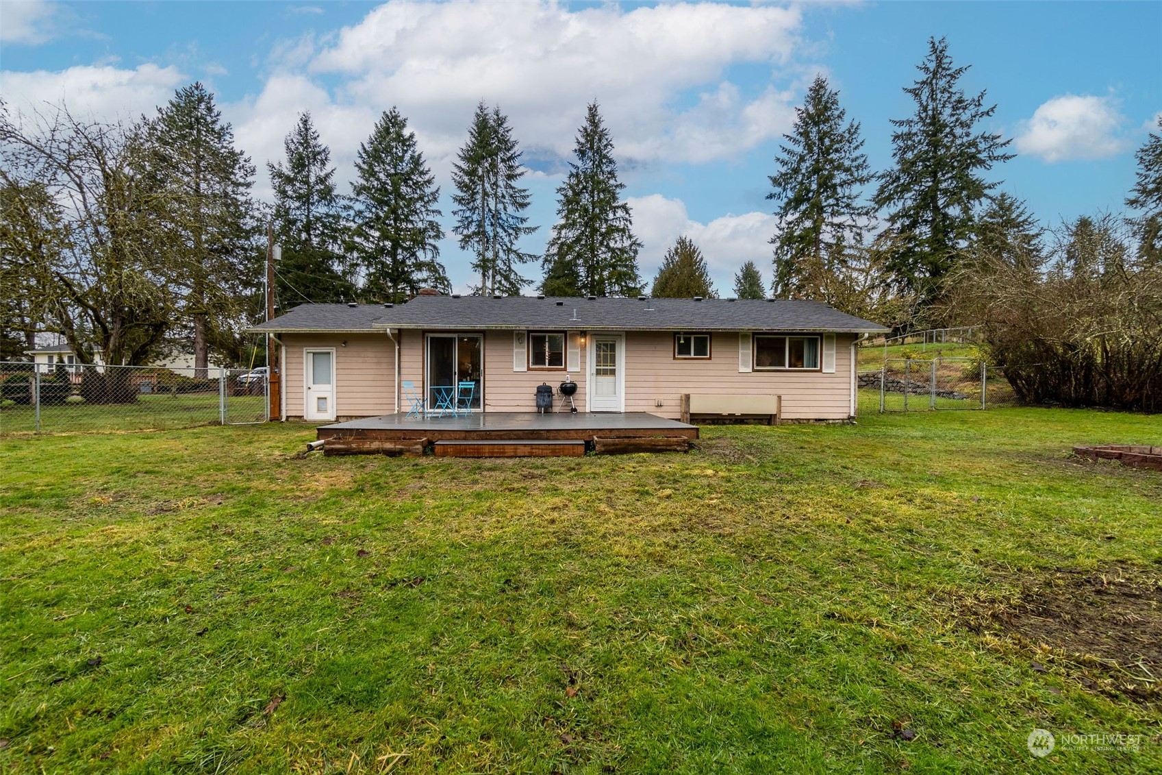 13915 99th Avenue Southeast Snohomish, WA 98296 - Photo 20 of 30 a front view of a house with garden