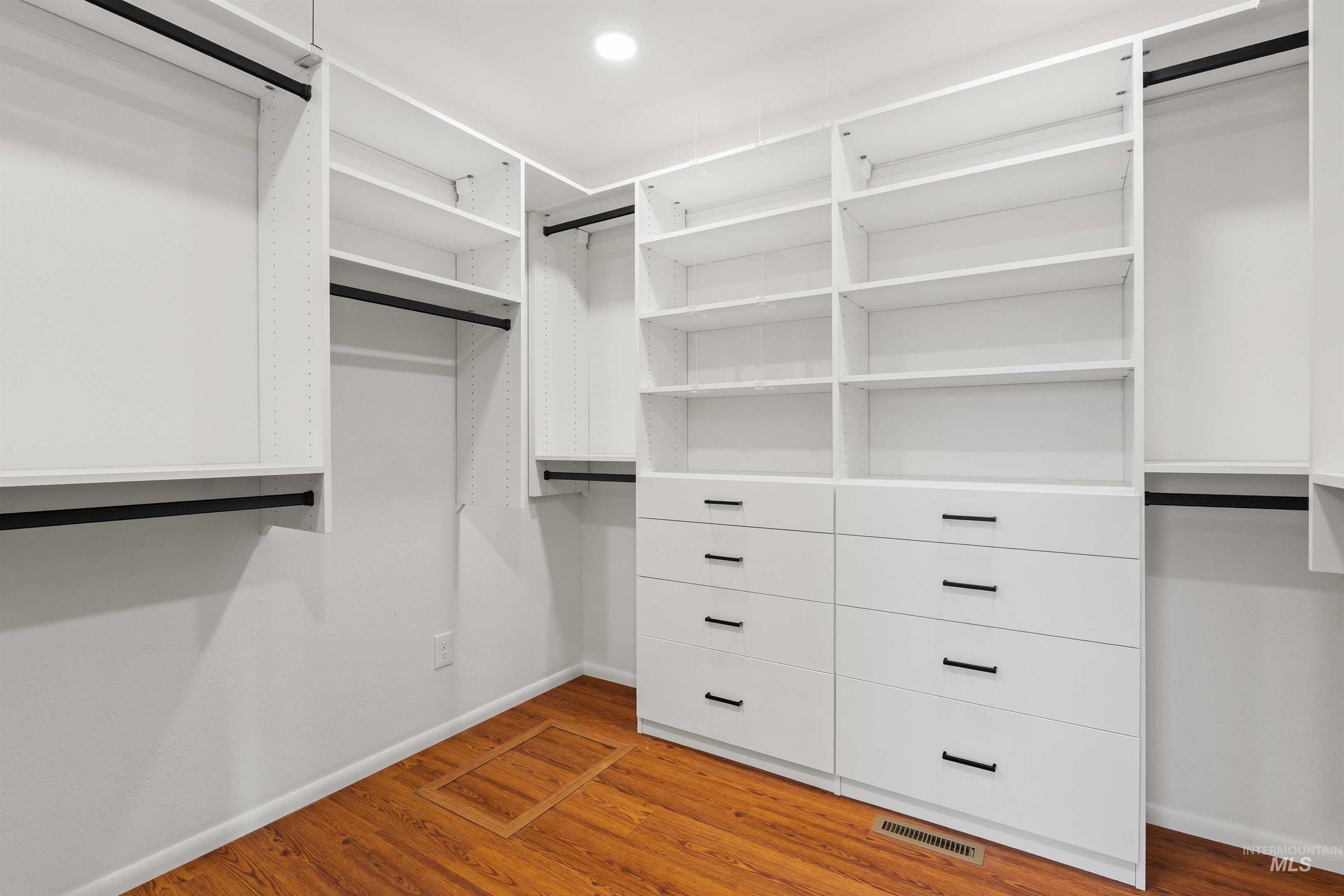 853 Pottery Road Bliss, ID 83314 - Photo 17 of 50 Spacious closet featuring light wood-style floors