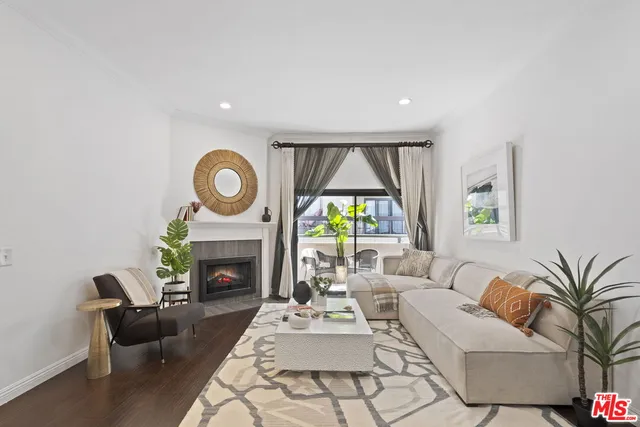 $749,000 | 8300 Manitoba Street, Unit 234, Playa del Rey, CA 90293