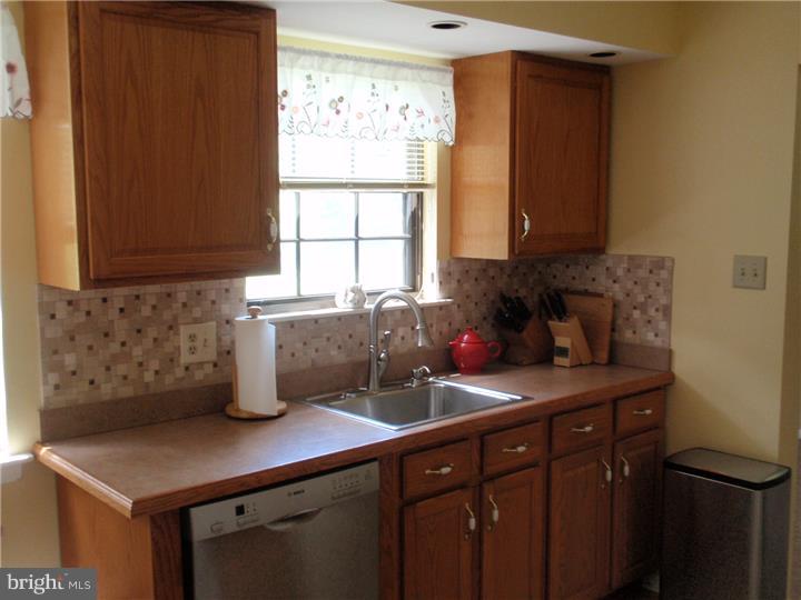 100 Home Road Hatboro, PA 19040 - Photo 8 of 25 Kitchen