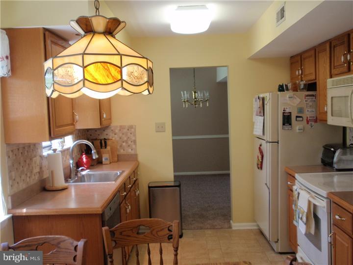 100 Home Road Hatboro, PA 19040 - Photo 10 of 25 Kitchen