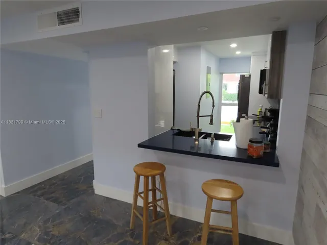 $385,000 | 606 Northwest 107th Avenue, Unit 11B, Miami, FL 33172