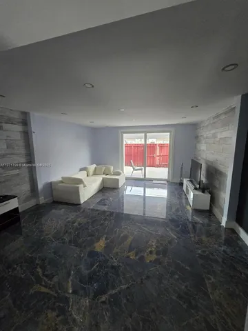 $385,000 | 606 Northwest 107th Avenue, Unit 11B, Miami, FL 33172