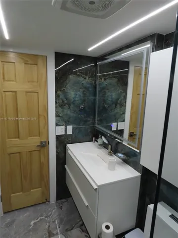 $385,000 | 606 Northwest 107th Avenue, Unit 11B, Miami, FL 33172