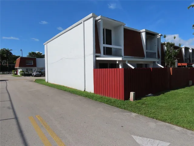 $385,000 | 606 Northwest 107th Avenue, Unit 11B, Miami, FL 33172