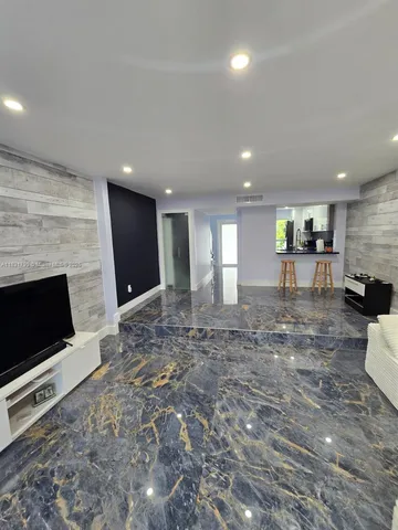 $385,000 | 606 Northwest 107th Avenue, Unit 11B, Miami, FL 33172