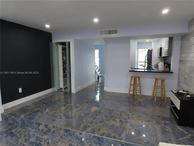 $385,000 | 606 Northwest 107th Avenue, Unit 11B, Miami, FL 33172