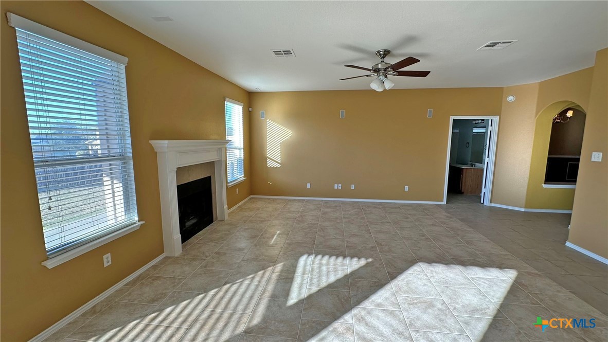5203 Willamette Lane Killeen, TX 76549 - Photo 12 of 48 a view of livingroom with washer and dryer