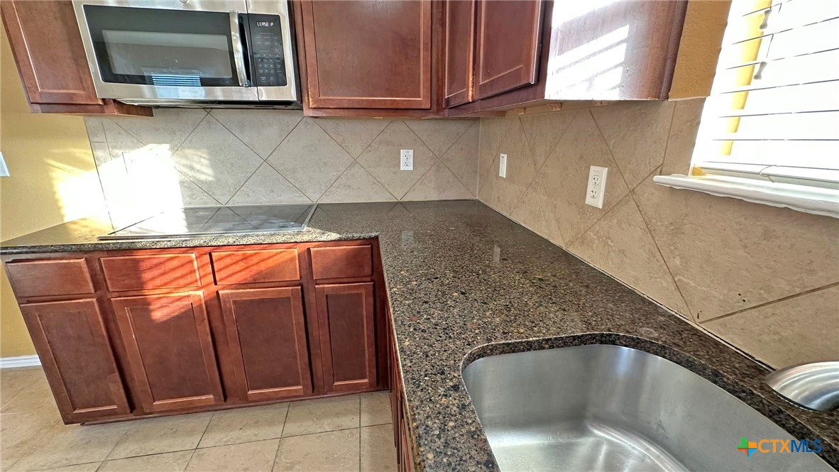 5203 Willamette Lane Killeen, TX 76549 - Photo 18 of 48 a view of a microwave and window in a kitchen