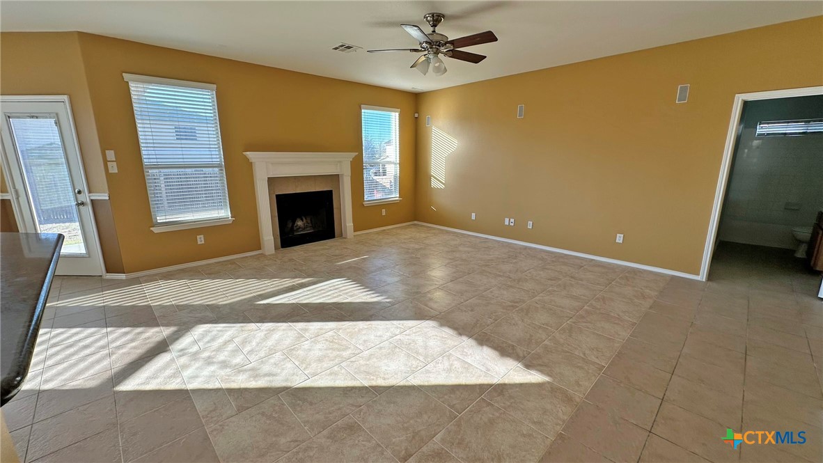 5203 Willamette Lane Killeen, TX 76549 - Photo 9 of 48 a view of a livingroom with a fireplace