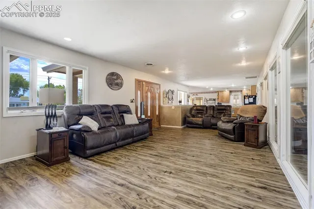 $795,000 | 27875 County Farm Road, Pueblo, CO 81006