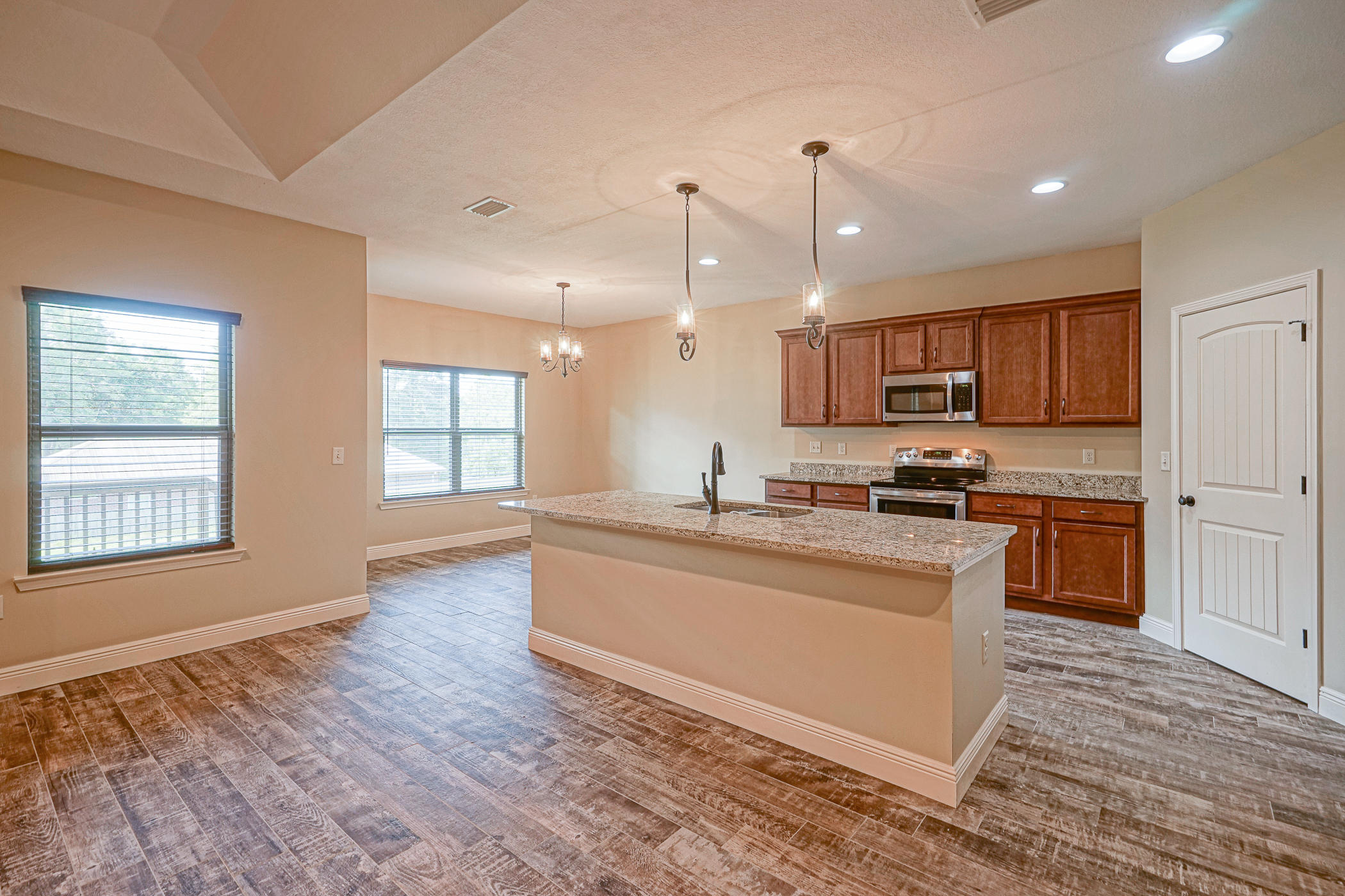 195 Ridge Drive Crestview, FL 32536 - Photo 14 of 35 195 Ridge Drive-17