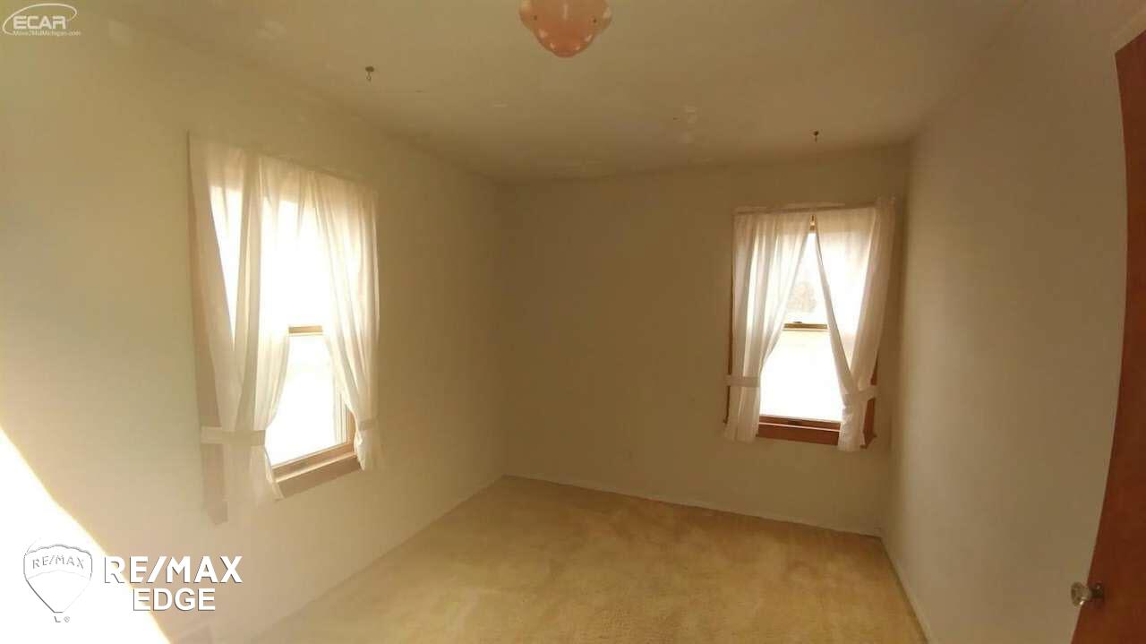 5301 North Lake Road Columbiaville, MI 48421 - Photo 8 of 13 21268680-7.JPG