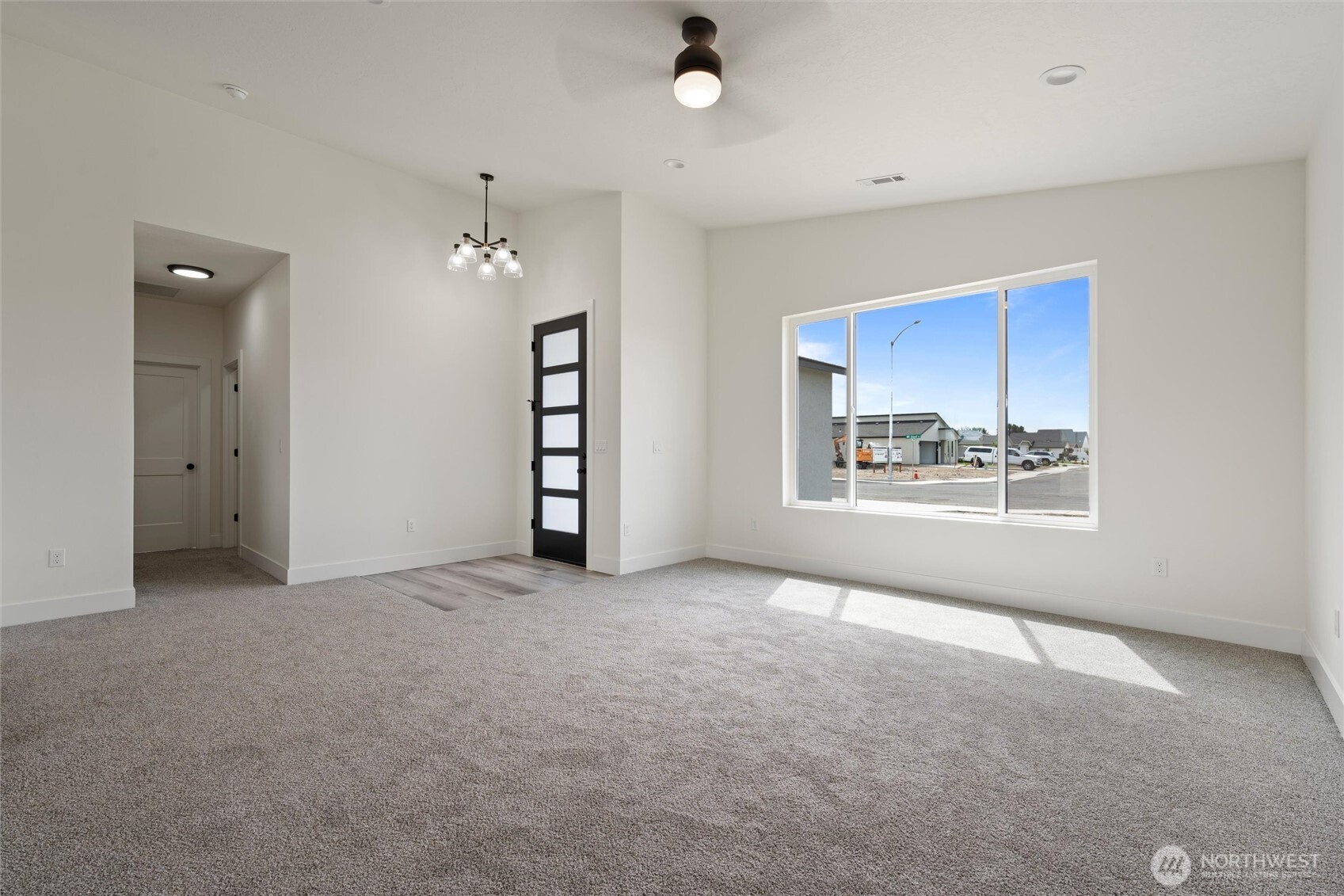 701 O Street Southwest Quincy, WA 98848 - Photo 27 of 33 an empty room with windows and cabinet