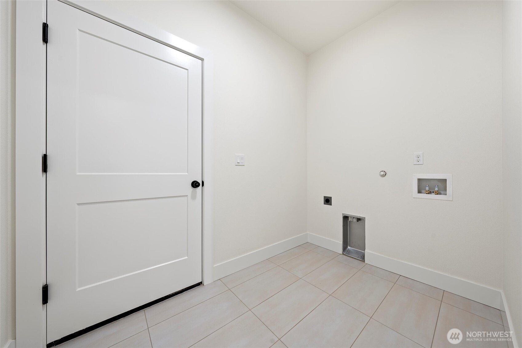 701 O Street Southwest Quincy, WA 98848 - Photo 3 of 33 a view of an empty room