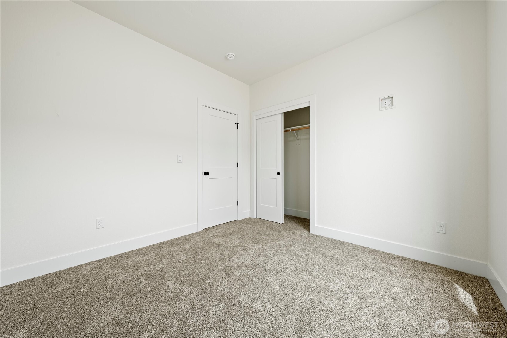 701 O Street Southwest Quincy, WA 98848 - Photo 5 of 33 an empty room with an entryway