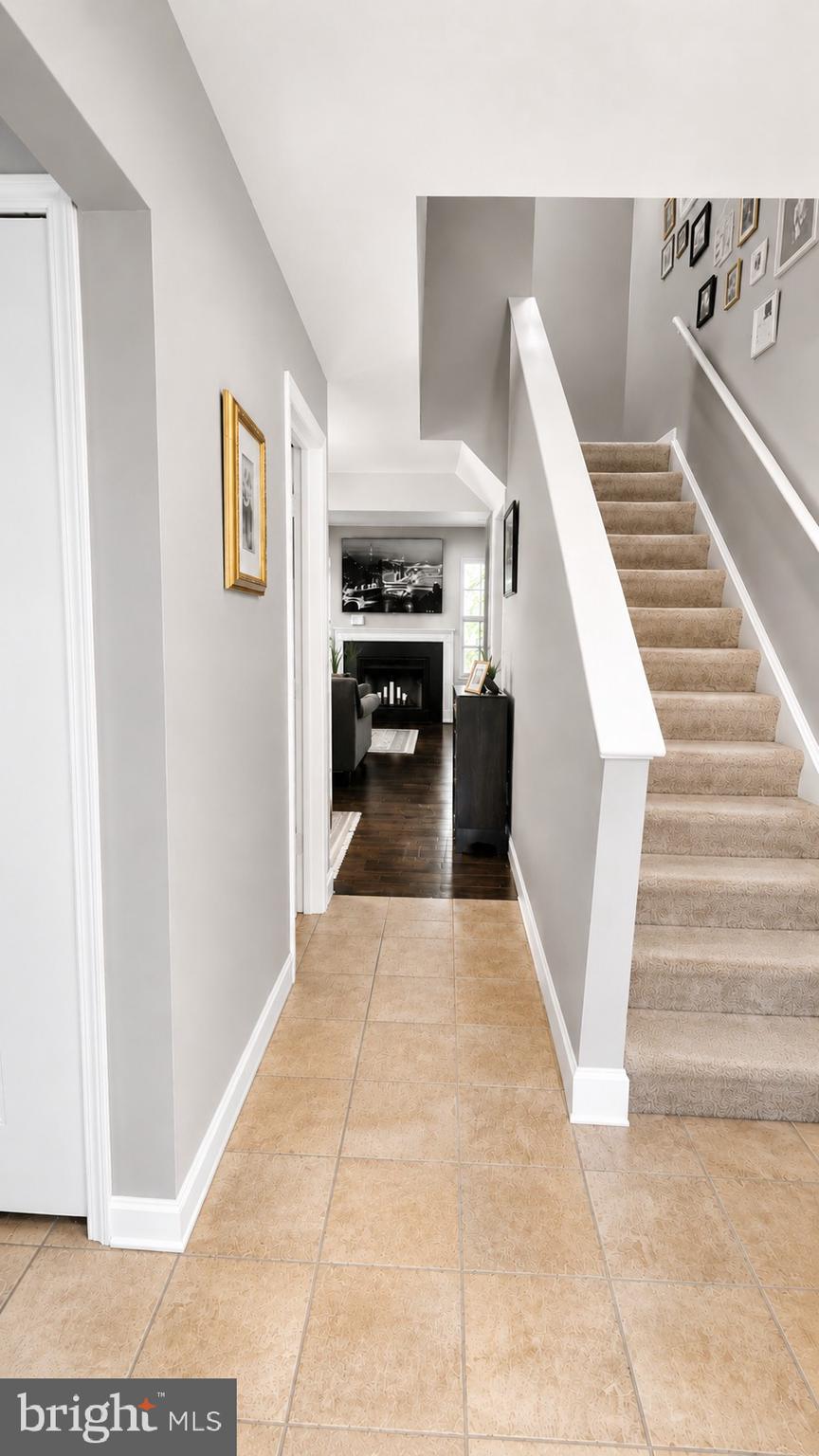 15370 Inlet Place Dumfries, VA 22025 - Photo 2 of 30 Entryway Main Level