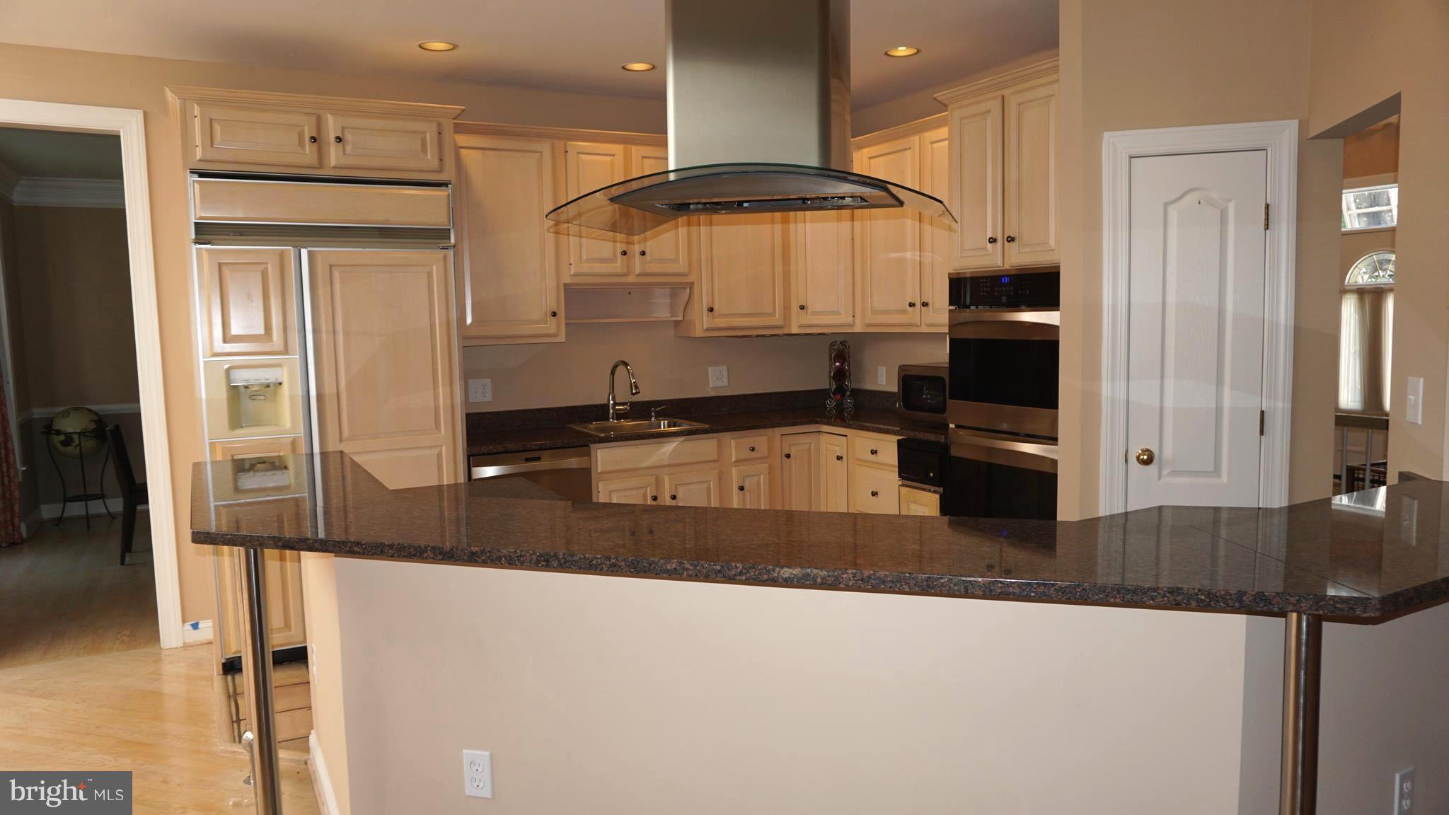 9412 Spruce Tree Circle Bethesda, MD 20814 - Photo 7 of 29 Kitchen with gas cooktop and seperate wall oven.