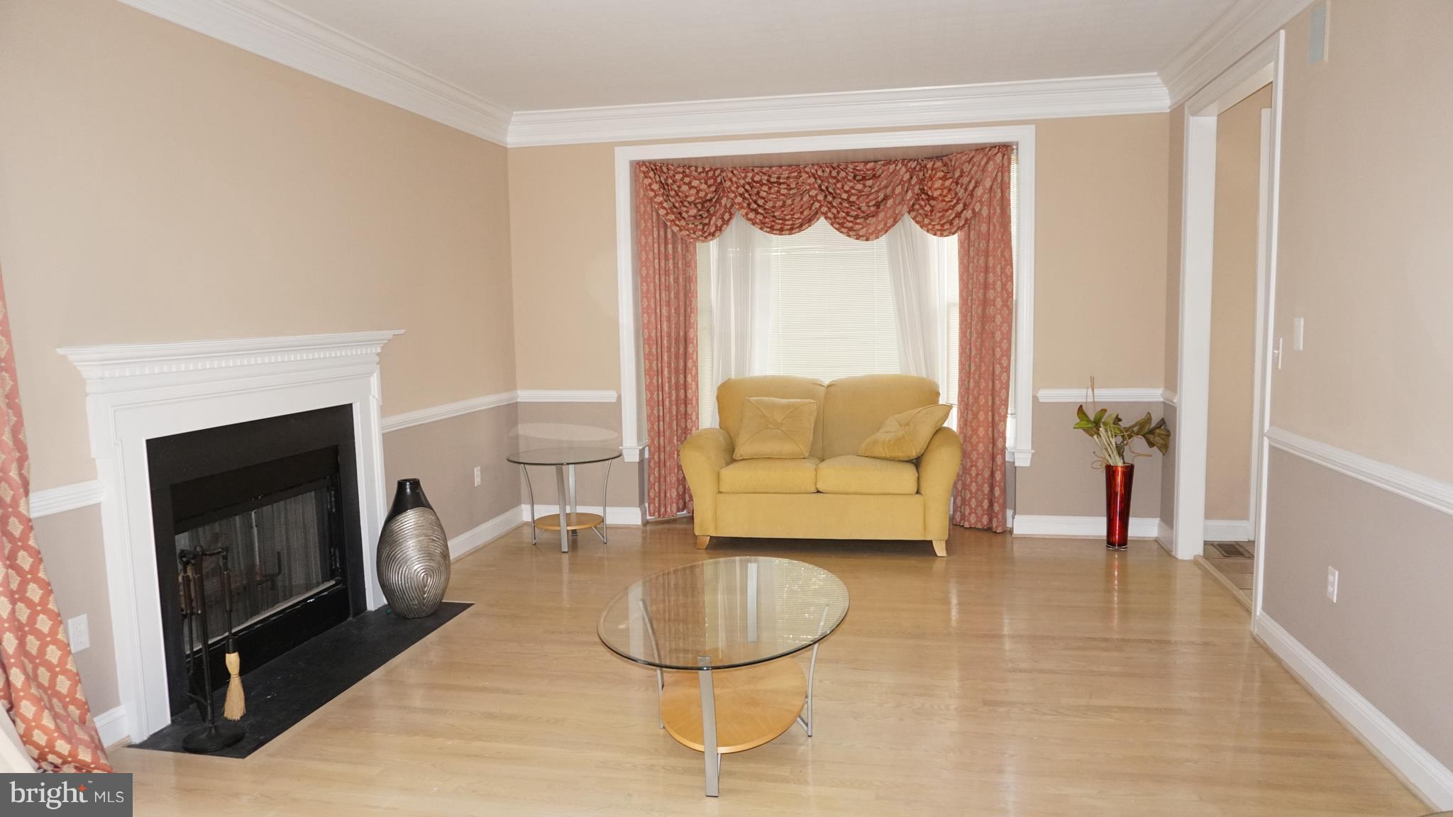 9412 Spruce Tree Circle Bethesda, MD 20814 - Photo 10 of 29 Living Room