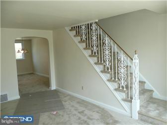 133 Golf Road Darby, PA 19023 - Photo 5 of 12 Living Room