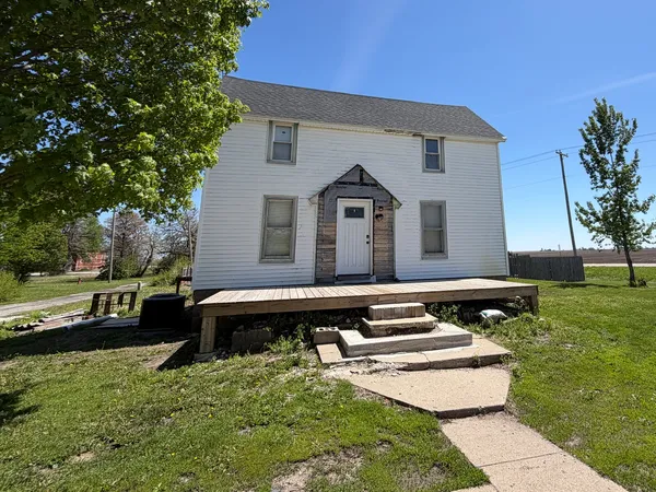 $110,000 | 2 Missouri Street, Hindsboro, IL 61930