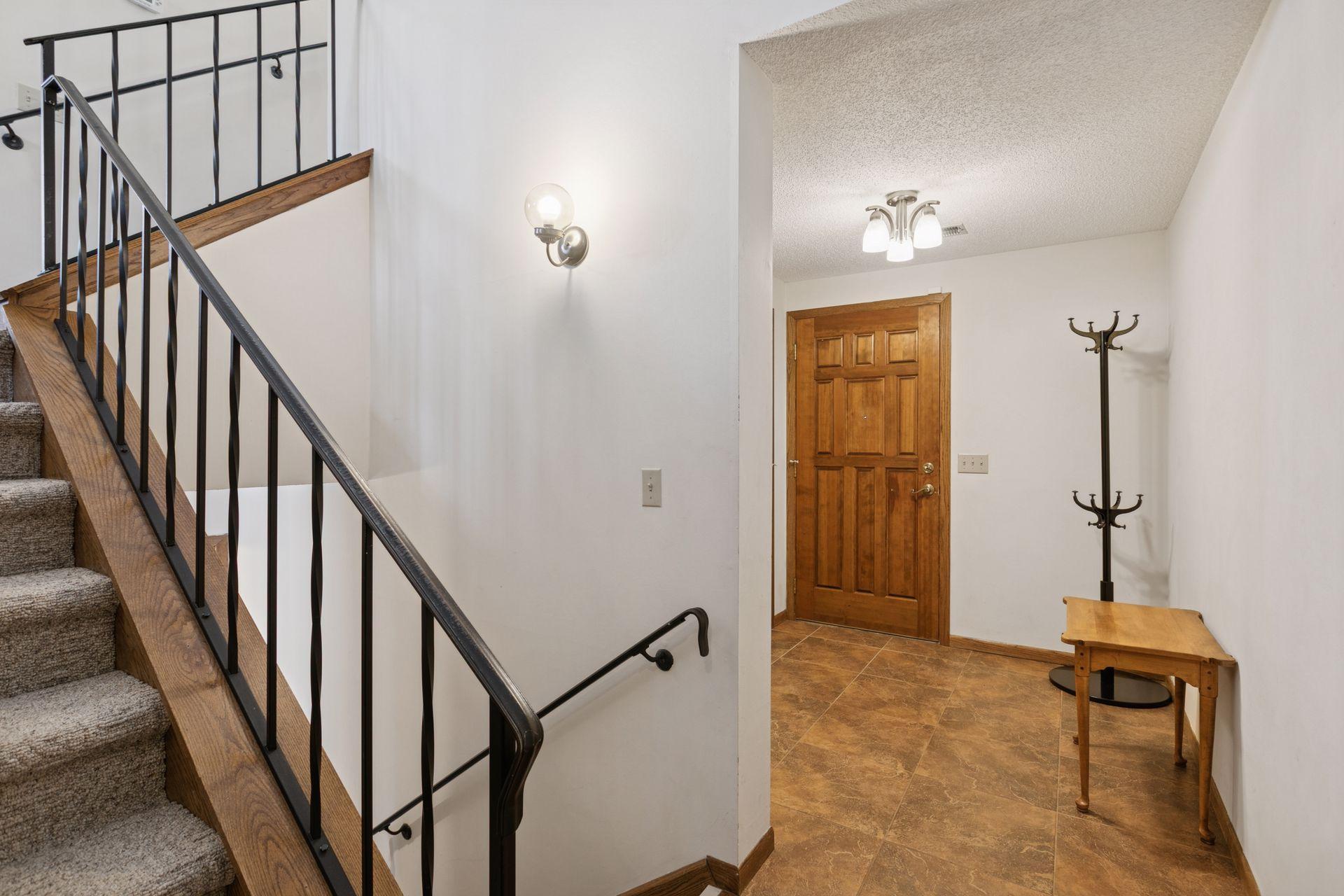 2406 County Rd D West, Unit 4 Roseville, MN 55112 - Photo 3 of 19