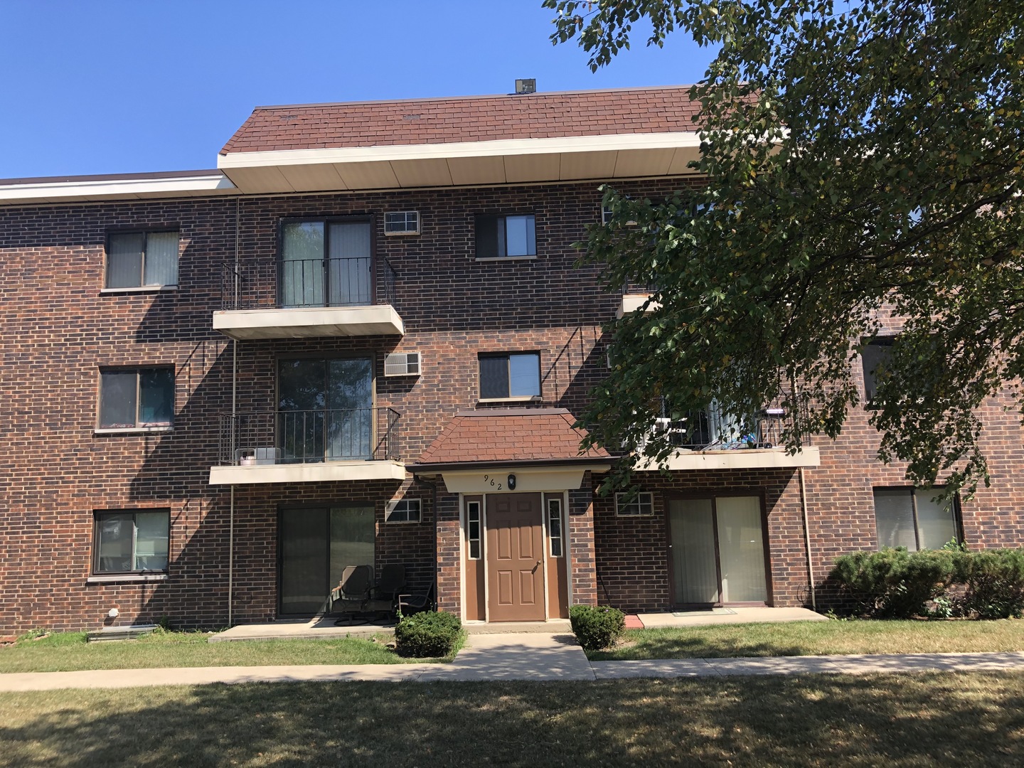 962 North Rohlwing Road, Unit 201A Addison, IL 60101 - Photo 1 of 2