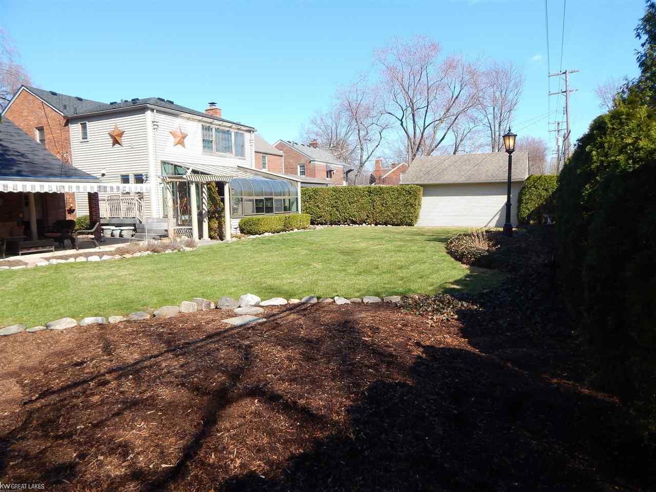 1505 Hampton Road Grosse Pointe Woods, MI 48236 - Photo 3 of 35
