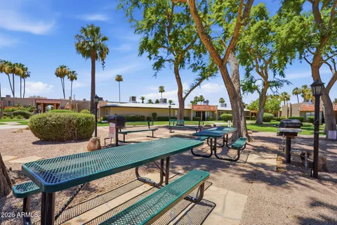 $219,900 | 1320 East Bethany Home Road, Unit 52, Phoenix, AZ 85014