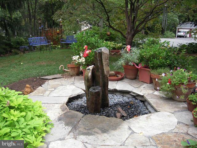 2104 Thomas View Road Reston, VA 20191 - Photo 29 of 29 a view of a backyard with sitting area