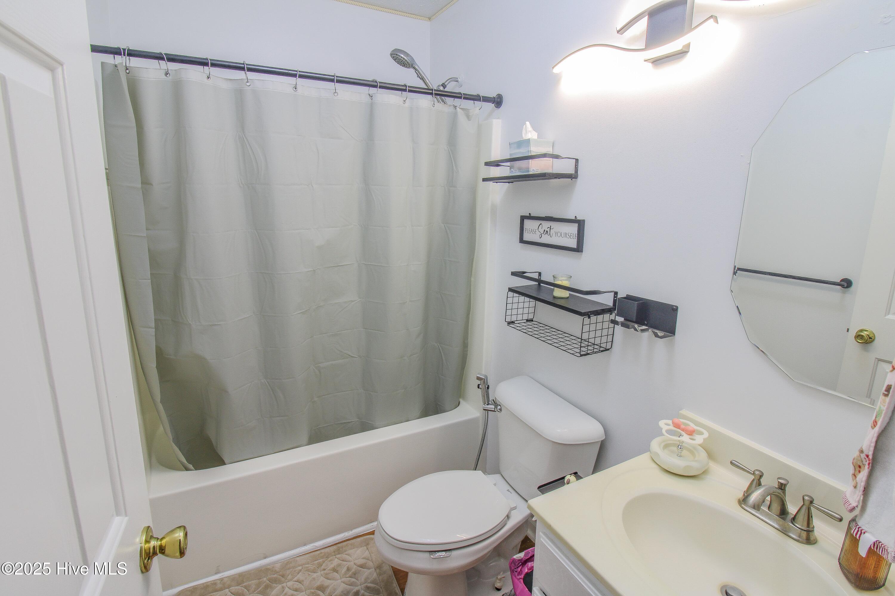 325 Foxhall Road Newport, NC 28570 - Photo 9 of 29 Hall bath1