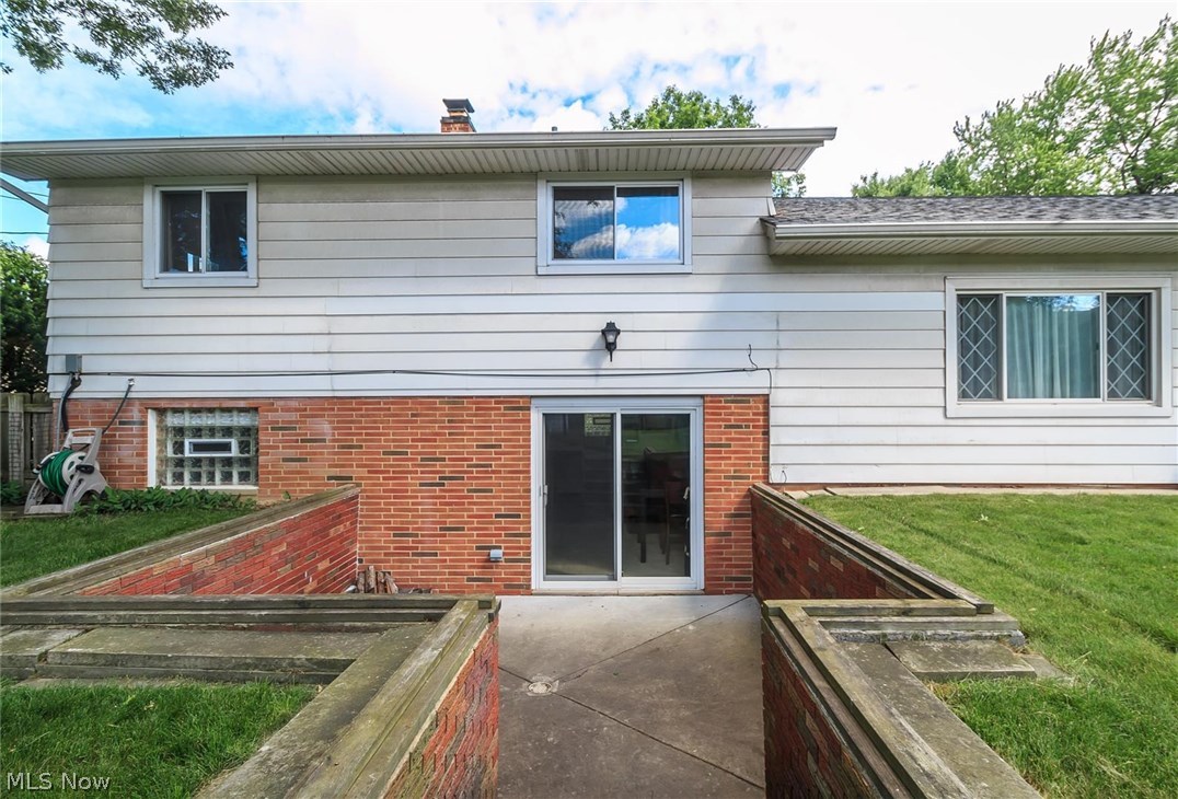 5672 Falkirk Road Lyndhurst, OH 44124 - Photo 22 of 27