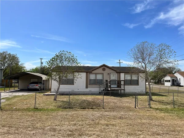 $135,000 | 215 Elsie Avenue, Agua Dulce, TX 78330