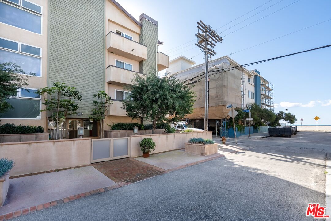 16 Quarterdeck Street, Unit 301 Marina del Rey, CA 90292 - Photo 27 of 30