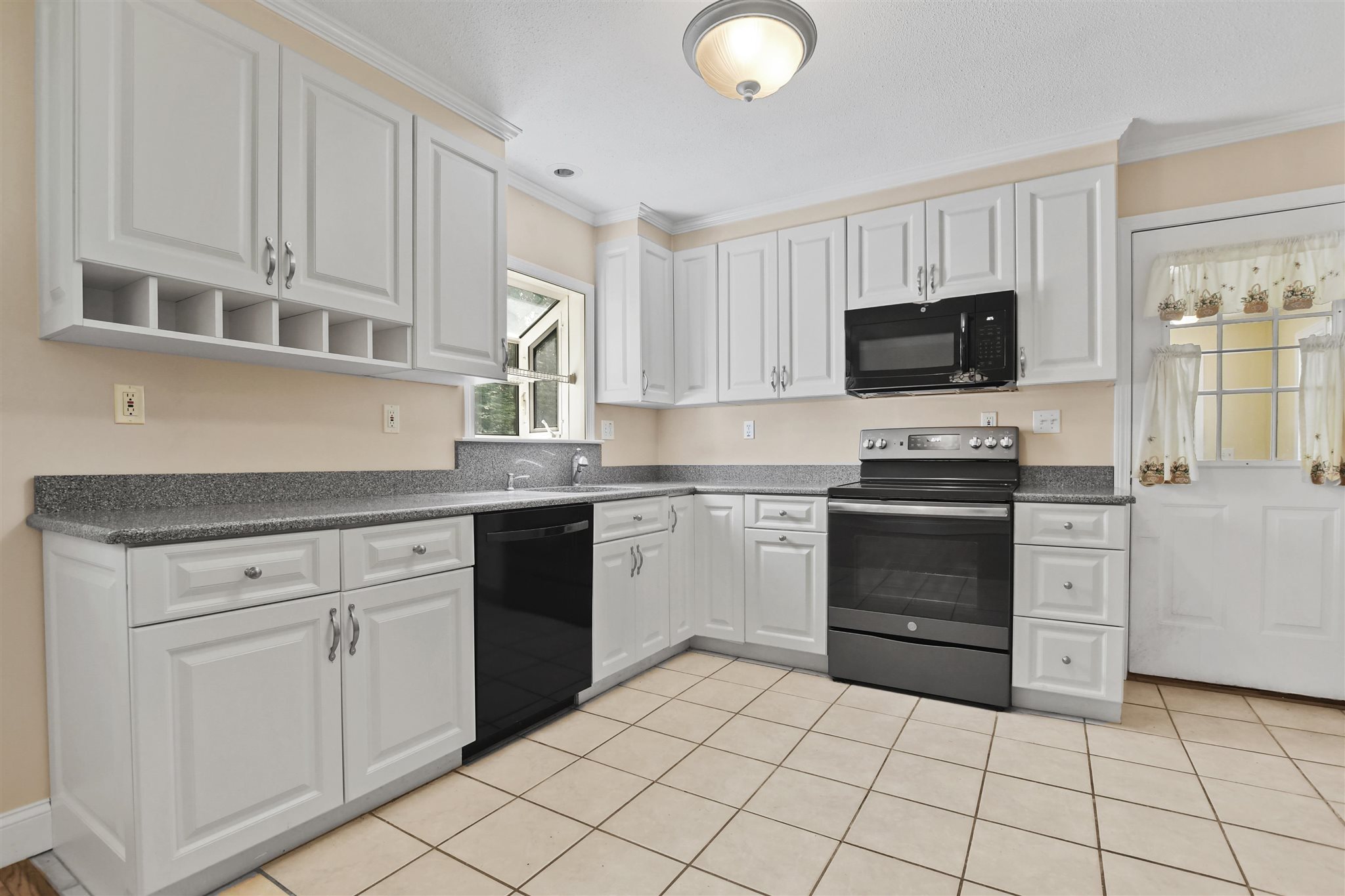147 Wash Pond Road Hampstead, NH 03841 - Photo 12 of 22 Gallery Image 12