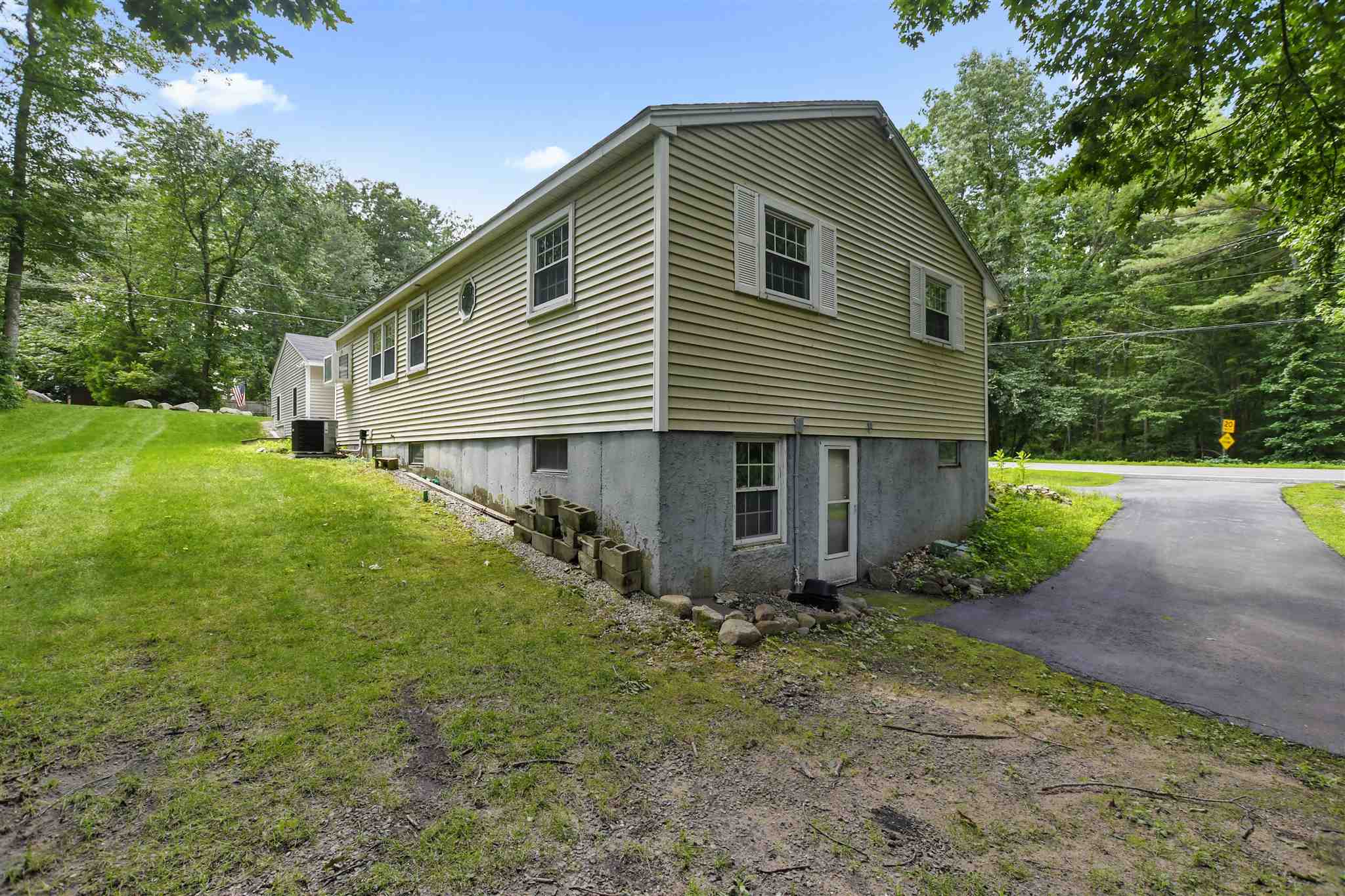 147 Wash Pond Road Hampstead, NH 03841 - Photo 4 of 22 Gallery Image 4