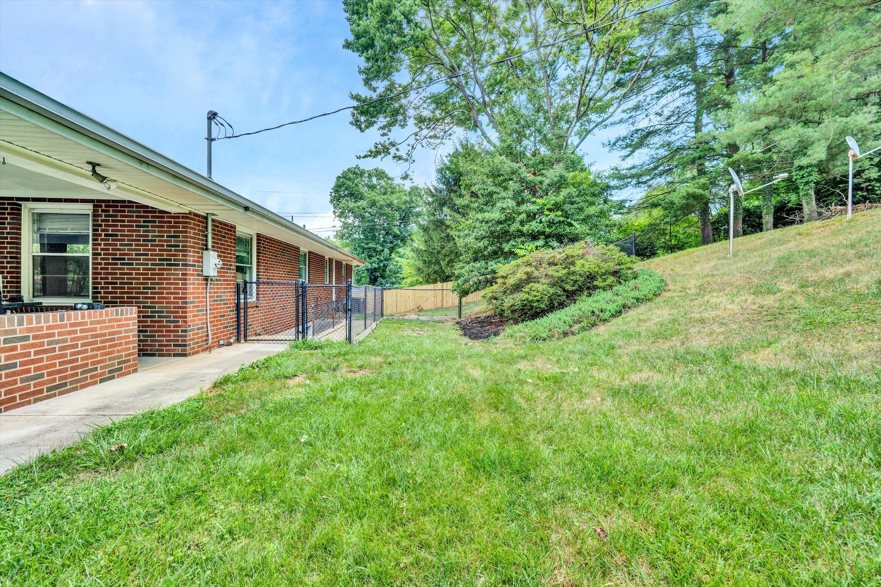 2908 Lofton Road Roanoke, VA 24018 - Photo 22 of 28 22-DSC00193