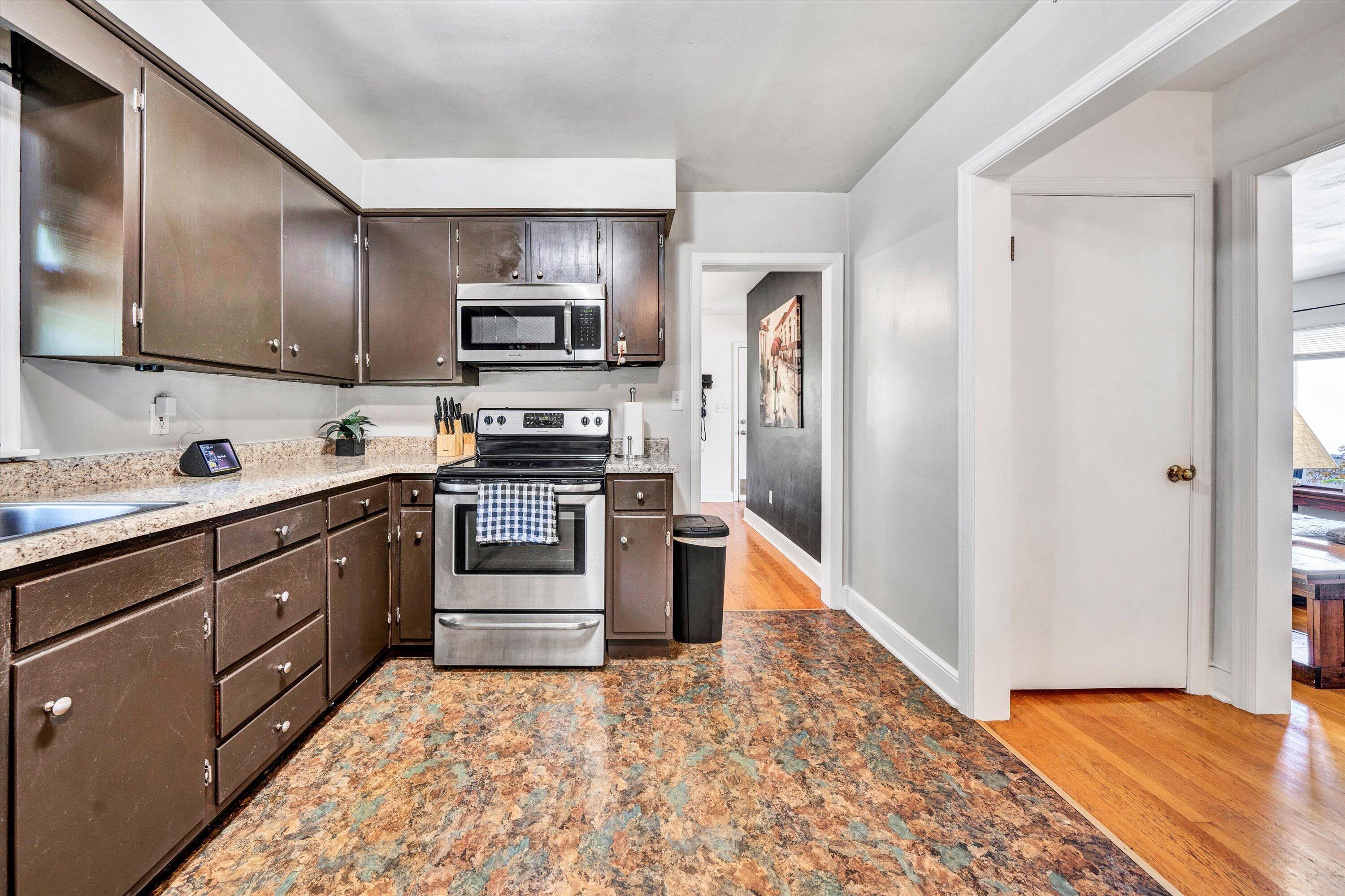 2908 Lofton Road Roanoke, VA 24018 - Photo 7 of 28 07-DSC00148